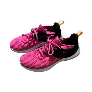 Nike Women’s 8 Shoes Running Workout Athletic Walking Size 8 Pink and Black.